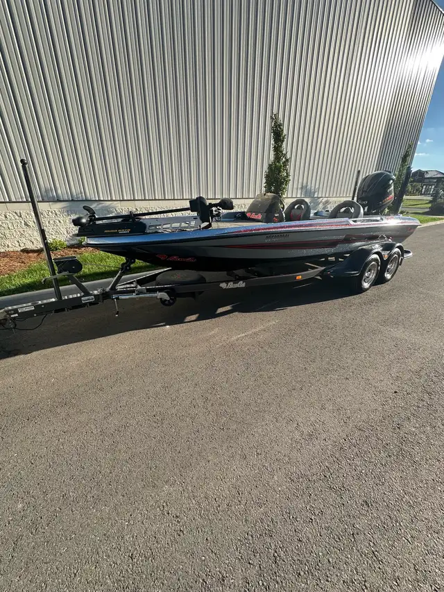 BassCat Pantera IV Bass Boat  in Powerboats & Motorboats in St. Catharines - Image 3