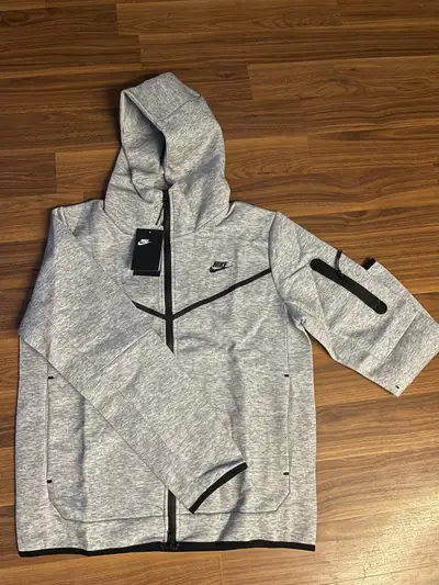 grey Nike tech, View more