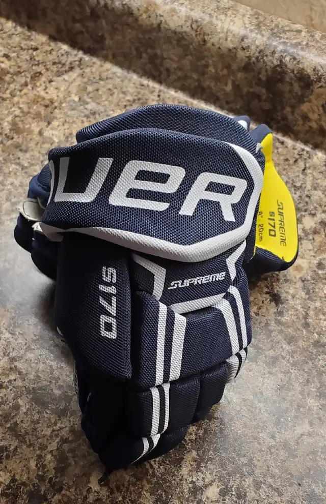 New 8"  Youth BAUER  SUPREME Hockey Gloves  $55 in Toys & Games in Barrie - Image 2