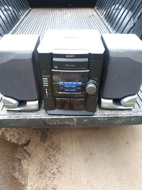 Sony 3cd changer model mhc rg4sr & pioneer speakers Stereo Systems