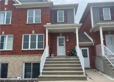 Grand Condo à Loué à Brossard