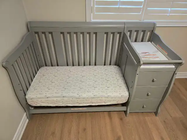 Crib and mattress in Cribs in Markham / York Region - Image 3