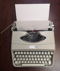 Vintage Underwood 18 portable typewriter w case