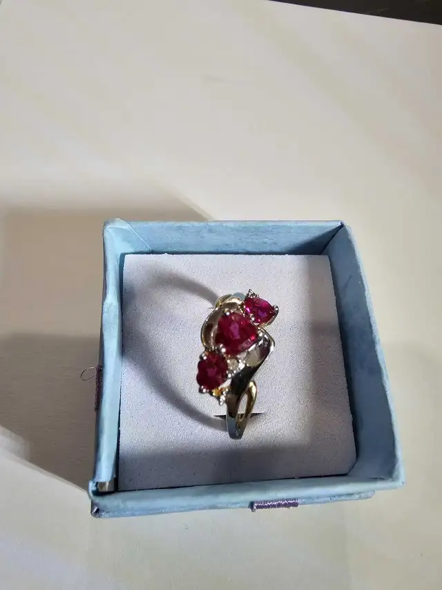 Ring ladies 10k gold 3 grams size 7 firm price in Jewellery & Watches in Calgary - Image 4
