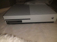 Xbox one S 1 TB. Never used