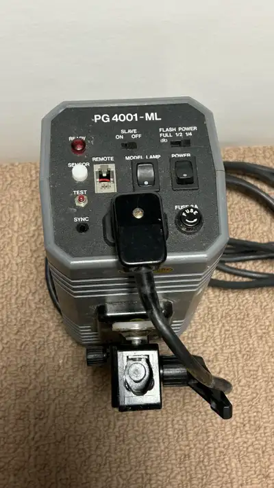 This is a used Photogenic Machine Co. Medalight Studio Strobe PG 4001-ML flash unit, perfect for pho...