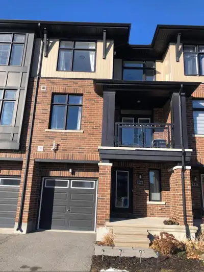 Two bed 2 bath bright executive townhouse in Barrhaven