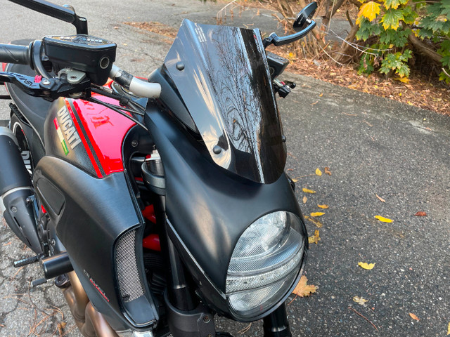 Ducati Diavel Adjustable Puig Windshield in Motorcycle Parts & Accessories in Mississauga / Peel Region
