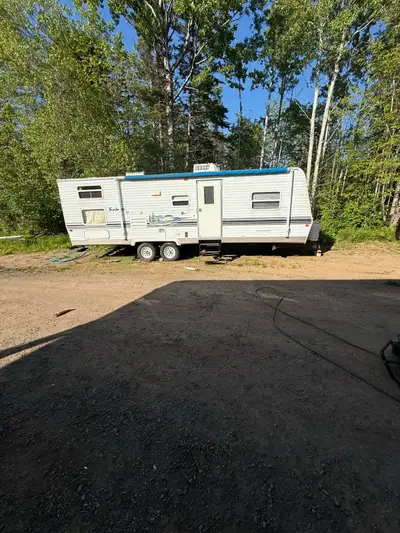 Heat/ac , hot water fridge and stove all work has outside bbq that mounts to side no holes in awning...