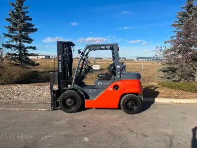 Toyota 8FG35U 2018 Indoor Outdoor 8000 lb Forklift **LOW HOUR**, View more
