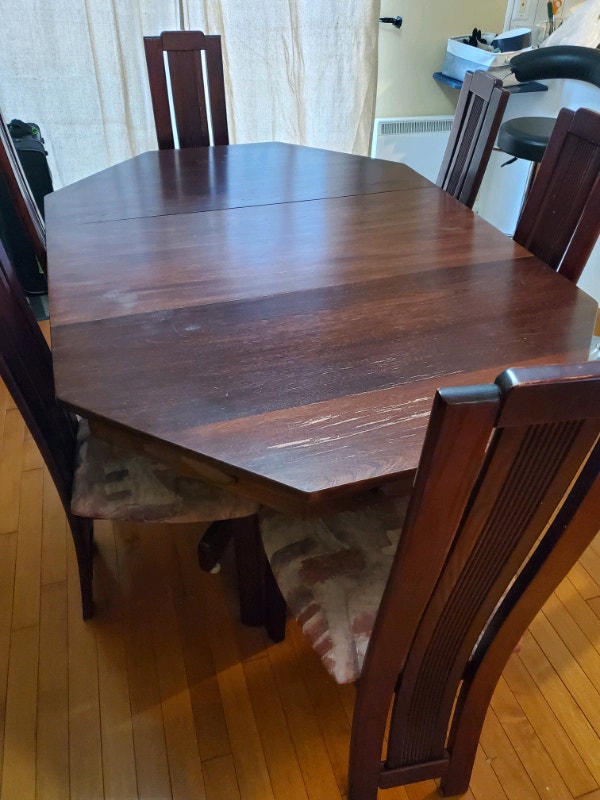 Table de cuisine en bois massif et 6 chaises Dining Tables & Sets Gatineau Kijiji