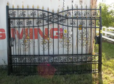 Our number: +1 800-468-9058 Specifications: Dual swing gates Heavy-duty steel construction No weldin...