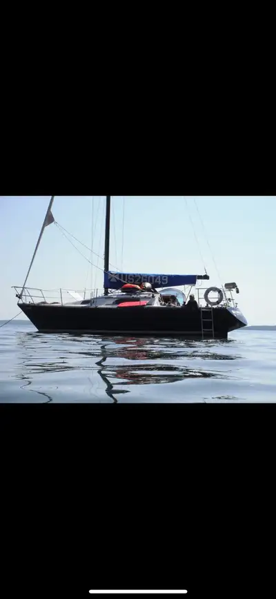 Excellent condition San Juan 30, includes a highway capable trailer! Atomic 4 engine, folding prop....