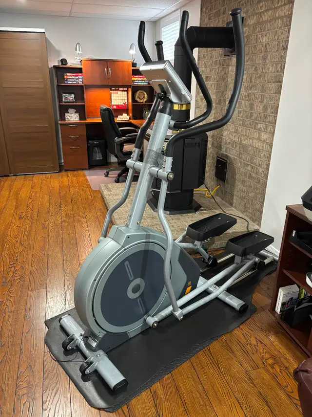 Machine elliptique in Exercise Equipment in Longueuil / South Shore - Image 3