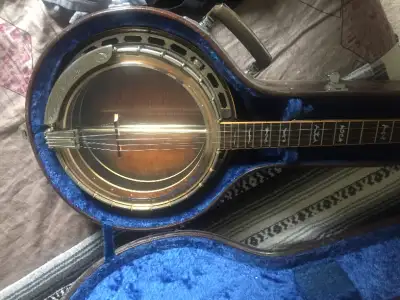 Fantastic banjo for sale. MIJ TCM (Trans Continental Music) made in the 80s with built in capo and n...