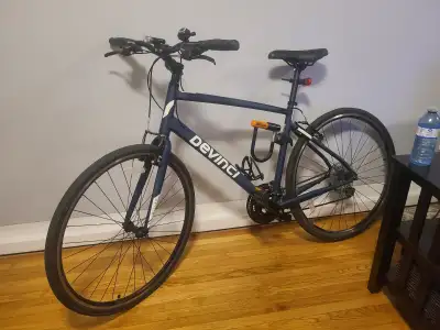 Selling as a bundle. The bike is near perfect condition and Includes Kryptonite lock, Cat Eye front/...
