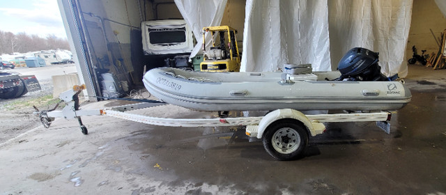 Bateau pneumatique zodiac in Vedettes et bateaux à moteur  à Victoriaville