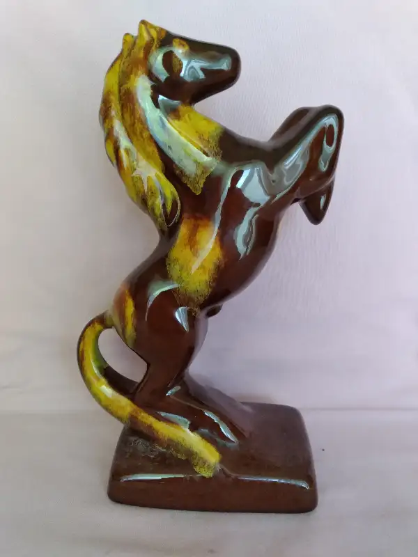 Blue Mountain Pottery Rearing Horse Bookends in Arts & Collectibles in Barrie - Image 5