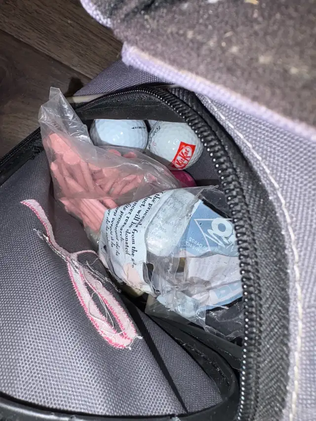 women’s right handed golf clubs and bag  in Golf in Guelph - Image 6