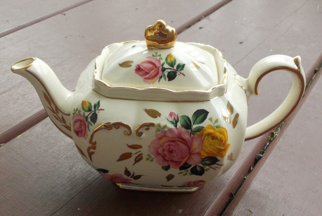Vintage Sadler Cube Pink and Yellow Cabbage Roses Motif Teapot in Arts & Collectibles in Fredericton