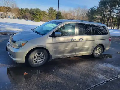 2007 honda odyssey van auto works great many new parts breaks battery winter tires....van has high h...