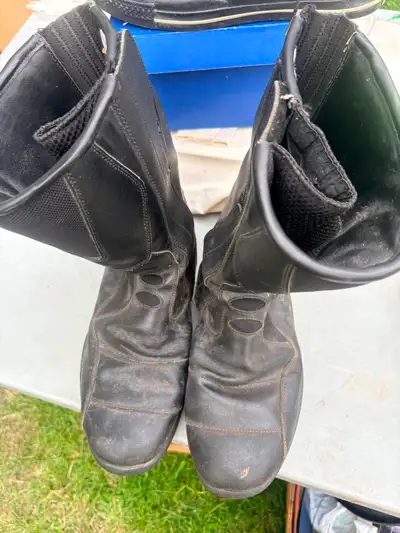 Excellent boots for sale, View more
