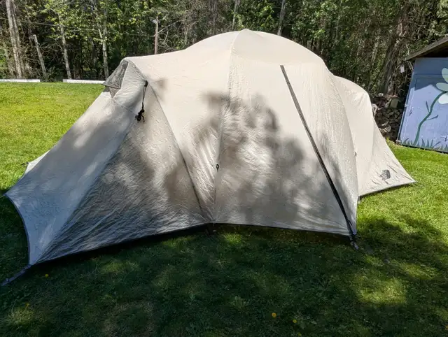 North Face Trailhead 8 tent in Fishing, Camping & Outdoors in Belleville - Image 3