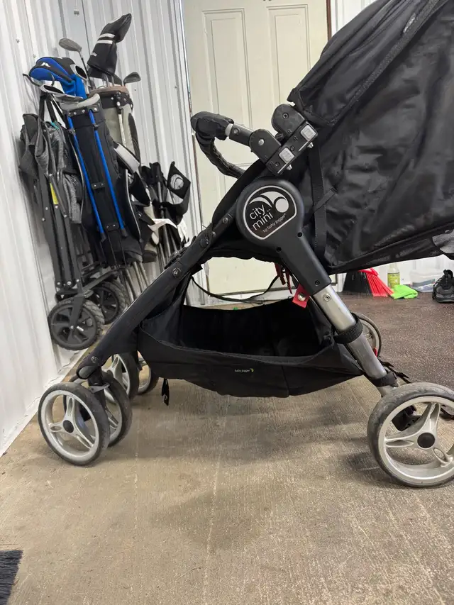 city select mini double stroller in Strollers, Carriers & Car Seats in London - Image 4