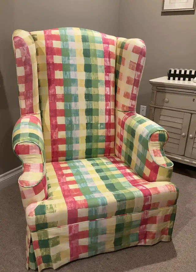 Accent Chair, Medium Size,quality wood construction in Chairs & Recliners in Victoria - Image 3