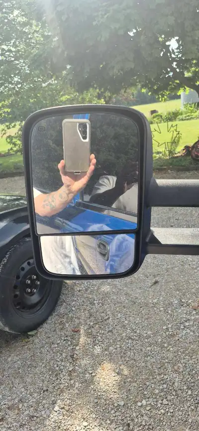 I have a set of Tow mirrors that are heated , power and have turn signals in them, they fit 99-06 gm...