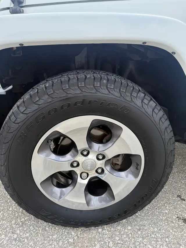2016 Jeep Wrangler Sahara - Automatice 556564853053214727