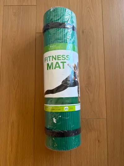 Gaiam yoga mat- green- new in packaging, View more