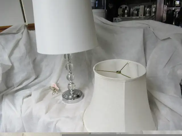 Table Lamp in Indoor Lighting & Fans in City of Toronto - Image 5