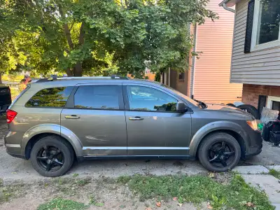 2012 R/T - 5 seat model 212,000 km Some minor cosmetic scuffs Car has been sitting pretty much 8 mon...