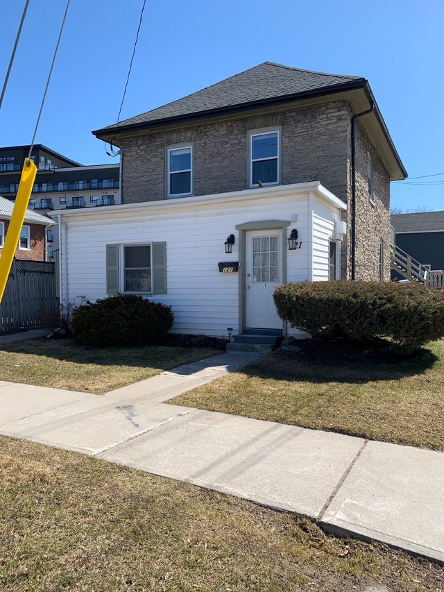 One bedroom for Rent in Quiet Adult Building Long Term Rentals