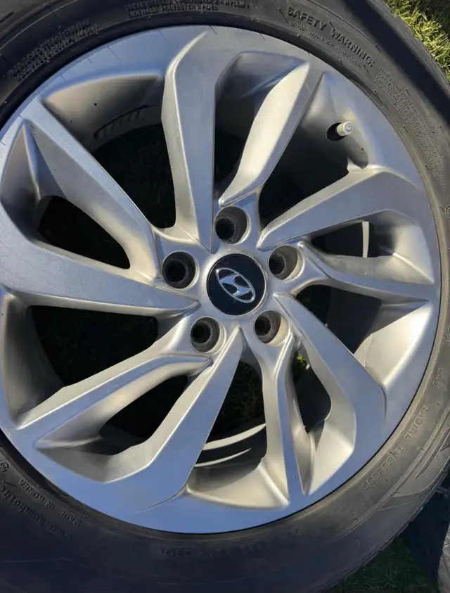 Hyundai Tucson 2017 Original Factory rims with  winter tires in Tires & Rims in Ottawa - Image 3