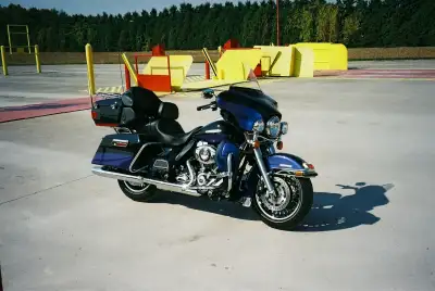 2010 Harley for sale color black ice pearl got this bike brand new i am the original owner , asking...