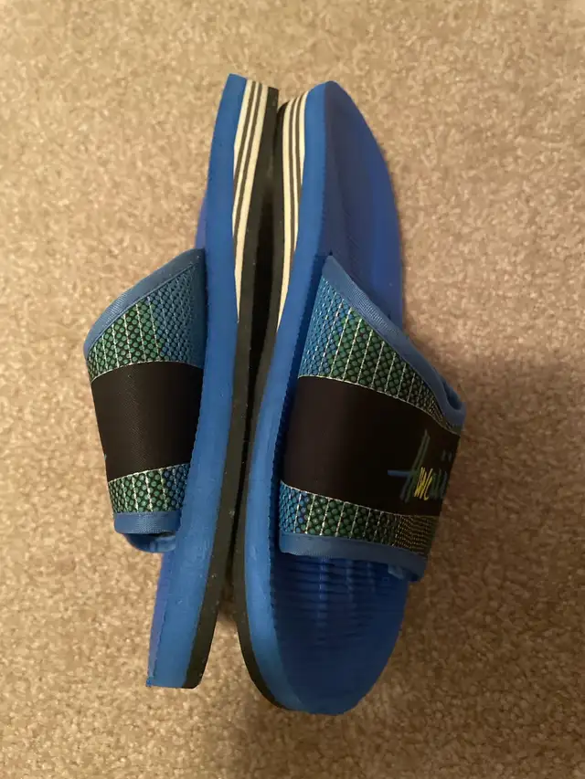 Hawaii Blue Sandals in Kids & Youth in City of Toronto - Image 7