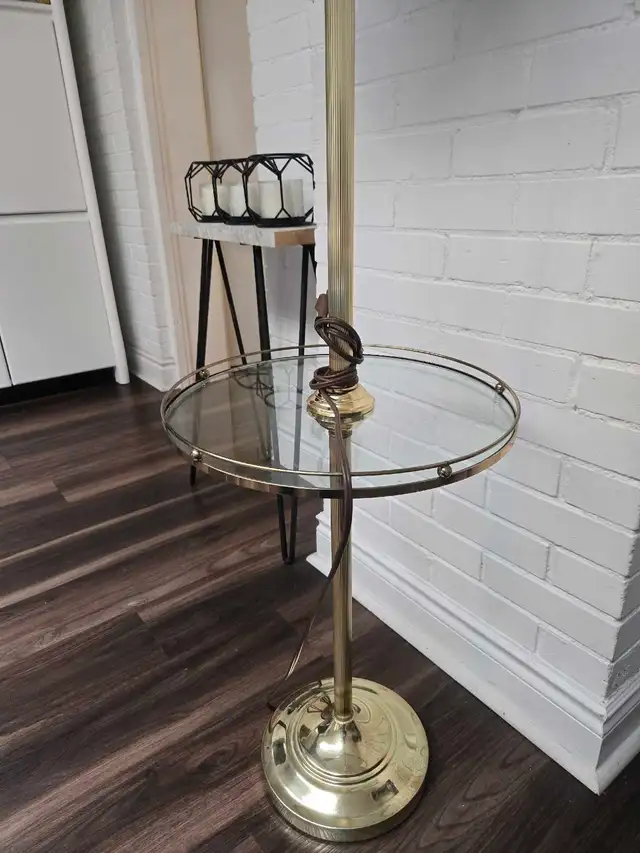 Vintage Floor Lamp in Indoor Lighting & Fans in Oshawa / Durham Region - Image 4