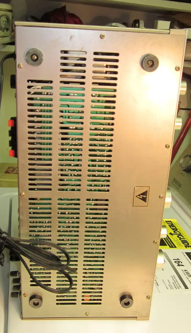Vintage Marantz SR 220 stereo receiver amplifier in Arts & Collectibles in Guelph - Image 3