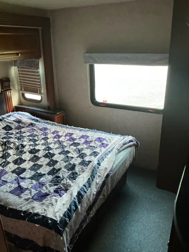 2013 Fleetwood Tioga Montana Class C Motorhome in RVs & Motorhomes in Red Deer - Image 12