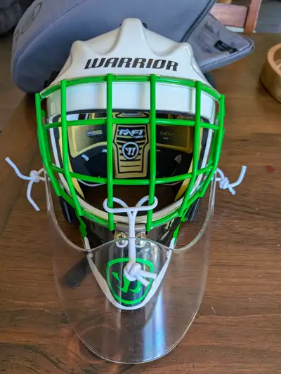 Warrior Youth goalie mask - like new, View more