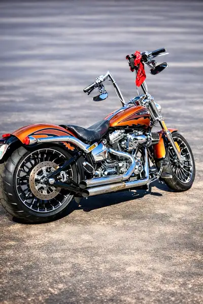 Stunning Harley-Davidson Custom Vehicle Operations (CVO)Breakout Turn heads with this beautiful bike...