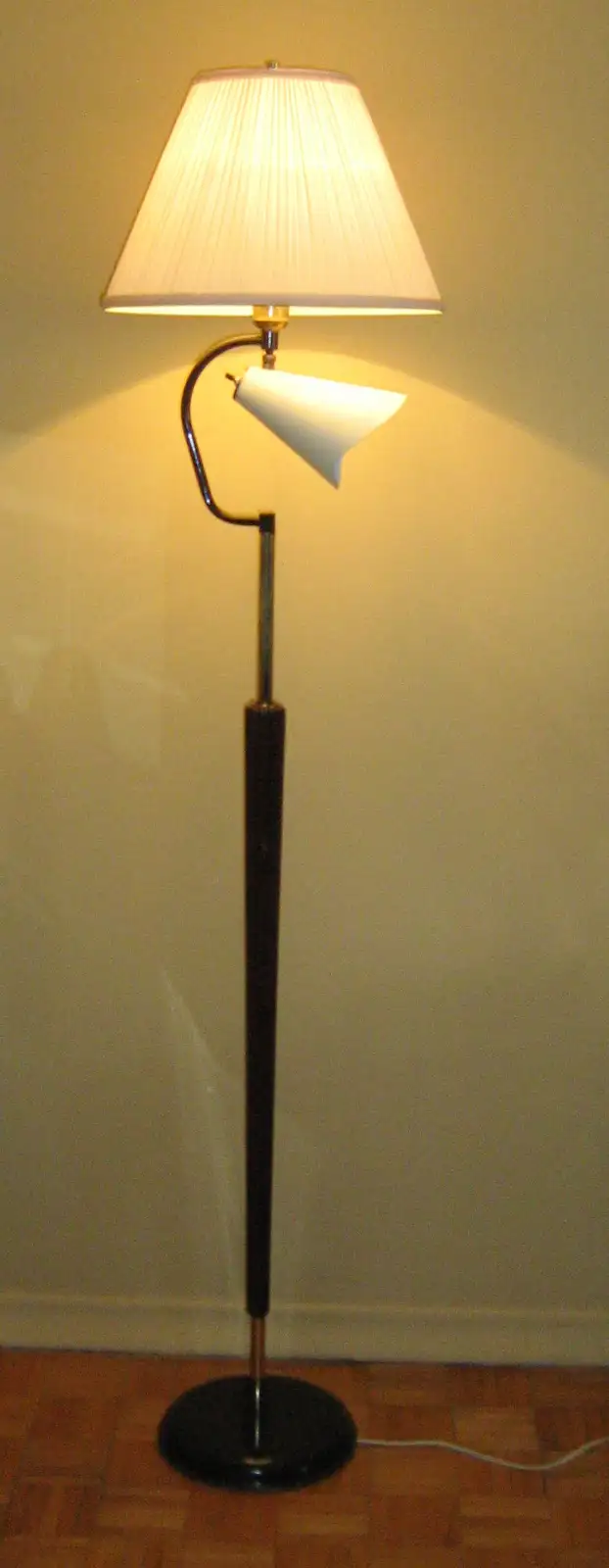 1950S MCM ATOMIC BRASS and WOOD FLOOR LAMP in Indoor Lighting & Fans in City of Toronto - Image 4