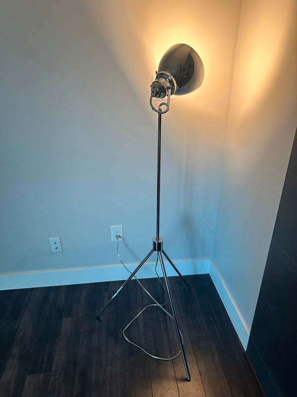Floor Lamp in Indoor Lighting & Fans in Saskatoon - Image 2