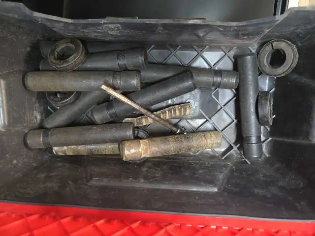 Used Bushing Driver Set in Tool Storage & Benches in Kitchener / Waterloo - Image 2