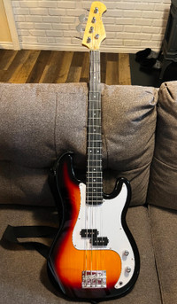 Selling Donner bass guitar