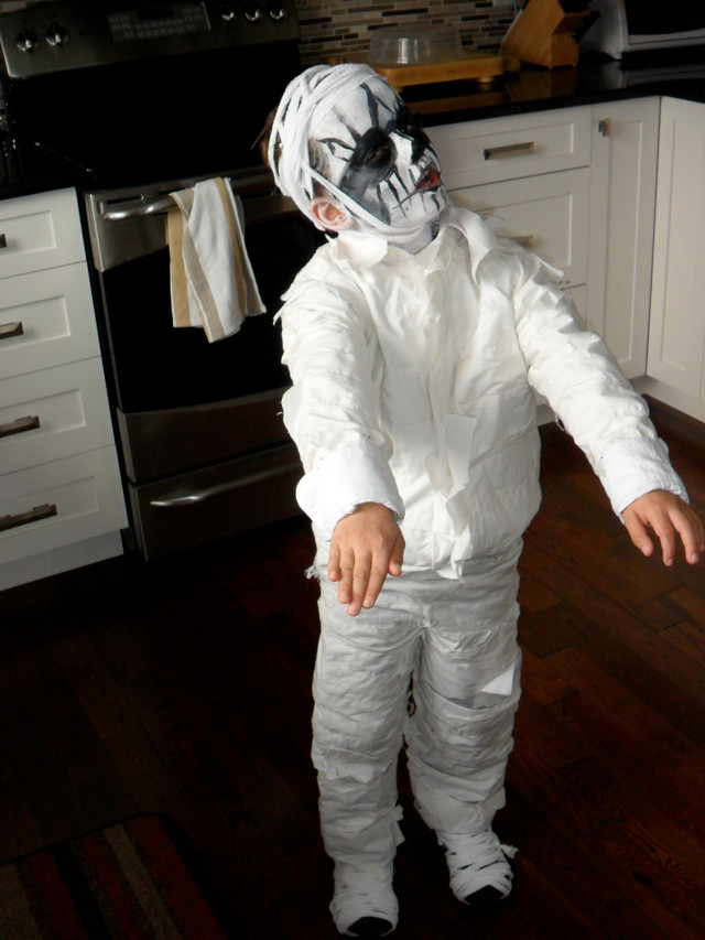 Age 5-6 year old Halloween Costume - Mummy in Costumes in City of Halifax