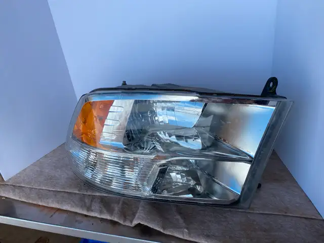 2021 dodge ram 1500 passenger headlight assembly  in Auto Body Parts in Summerside - Image 2