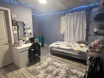 Move-in Ready Room w/ Private Bathroom, for Female Tenant, $600